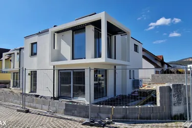 Doppelhaushälfte Neubau Top 2 – schlüsselfertig mit Dachterrasse!
