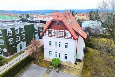 EXKLUSIVES INVESTMENT ODER EIGENNUTZUNG! Villa mit 4 Wohneinheiten im Zentrum!