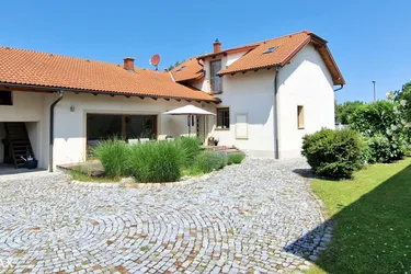 **Zeitlos außen – modern innen: Wohnen mit Stil und Komfort - Einfamilienhaus in Matzendorf!**