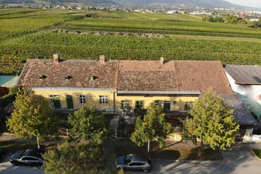 „Rarität bei den Weinbergen – Baugrundstück mit 70 % Verbaubarkeit in Ruhelage“