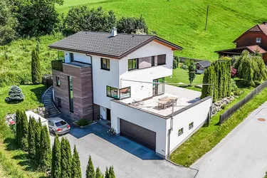 Einfamilienhaus in Toplage: 213 m² Wohnfläche, Terrasse, Garten und hochwertige Ausstattung