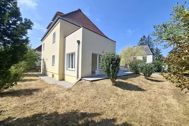 WOHLFÜHLEN AUF MEHREREN EBENEN – GROSSZÜGIGES MIETHAUS MIT GARTEN