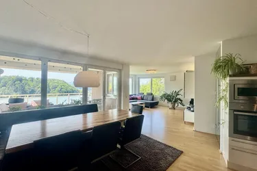 MODERNE EIGENTUMSWOHNUNG+ 2 KFZ-STELLPLÄTZE UND EINEM ATEMBERAUBENDEM AUSBLICK - IM HERZEN VON ST.ULRICH!