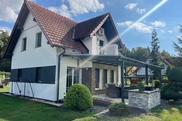 Wunderschönes neuwertiges Einfamilienhaus In herrlicher Ruhelage