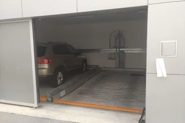 Garagenplatz: 7 Gehminuten von U3 Zieglergasse und U4 Pilgramgasse entfernt