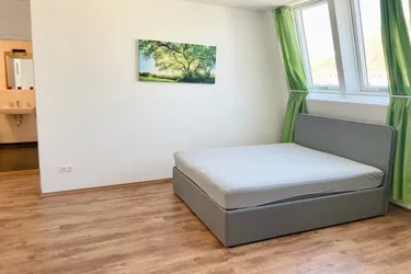 Neubau-Apartment mit Balkon in repräsentativen Gründerzeithaus