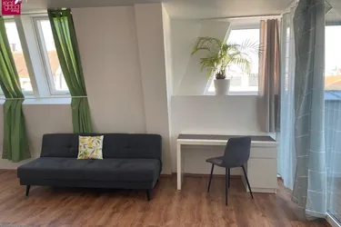 Neubau-Apartment mit Loggia in repräsentativen Gründerzeithaus