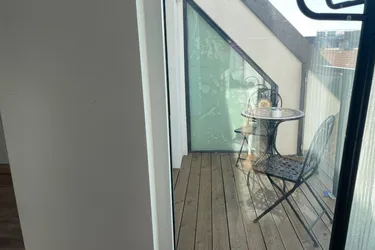 Neubau-Apartment mit Loggia in repräsentativem Gründerzeithaus