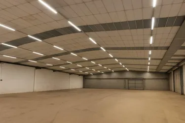 Großzügige Lagerhalle (1.400 m²) mit 1.400 m² Freifläche in Langenzersdorf – Ideal für Logistik, Handwerk &amp; Gewerbe!