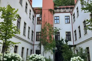 Miete mit Kaufoption: Rarität im Biedermeierhaus: Wohnen in einem wunderbar renovierten und denkmalgeschützten Kleinod