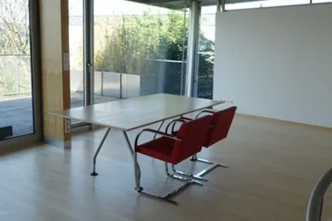 Wohngenuss mit Traumfernblick: Teilmöblierte Traumvilla mit Outdoorpool, Garten, Sauna, Jacuzzi Indoor, Tischtennistisch, etc.