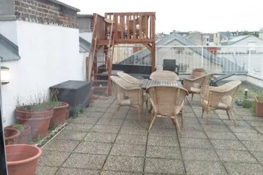 Gediegene, komplett möblierte 3-Zimmerwohnung mit einer ca. 60 m² großen Dachterrasse in schöner zentraler Lage des 4. Bezirks, unweit des 5. und des 1. Bezirks!