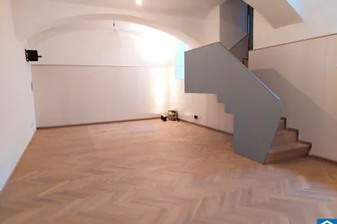 Modernisiertes Atelier im historischen Altbau in bester Stadtlage
