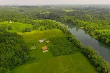 Kroatien: Idyllische Baugrundstücke direkt am Fluss Kupa gelegen