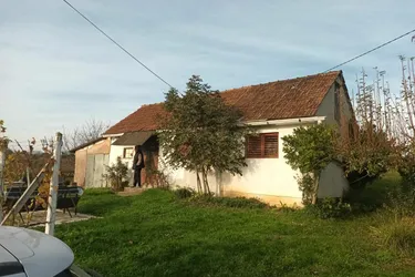 Zentral Kroatien: Kleines Anwesen in sehr ruhiger grüner Naturlage