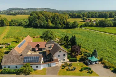Vierkanthof-Charakter mit großem Haus und viel Platz für Familie, Pferde, Hunde, Tiere und neue Ideen