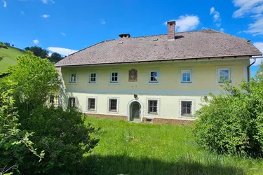 Großzügiges Wohnhaus mit wunderschönen Gewölben und Kachelöfen in Großraming!