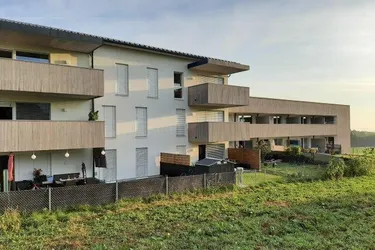 Moderne 3 Zimmerwohnung mit Balkon und Stellplatz