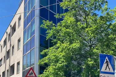 1130 Wien/Unter St. Veit: Attraktive Garçonnière mit Loggia - Garten und Dachterrasse zur allgemeinen Nutzung
