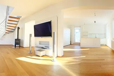 Klosterneuburg/Kritzendorf: Dachgeschoss-Maisonette/Penthouse, Ruhelage im Grünen