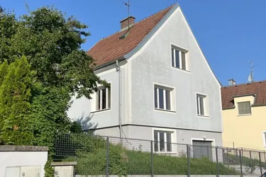 Einfamilienhaus und Grund in sehr guter Lage – Sanierungsbedarf/Erweiterungsmöglichkeit