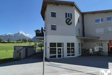 Helle Neubau Gewerbefläche in zentraler Toplage