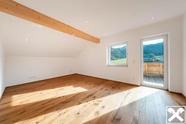 Exklusive Dachgeschosswohnung in Grenznähe