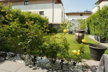 HAUS IM HAUS! Neuwertige 4-Zi Maisonette Wohnung mit Garten, Terrasse und 2 Tiefgaragenplätze