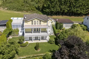 Exklusive Villa in Mondsee - St. Lorenz inkl. Wintergarten, Sauna, Doppelgarage und Carport - in Ruhelage mit Traumausblick !