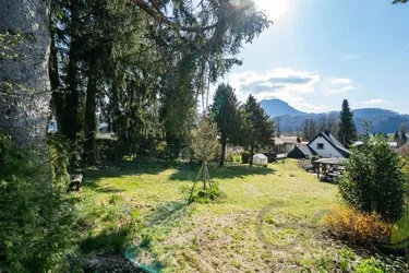 Kleines Haus auf großem Grund mit viel Potential!