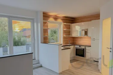 Sanierte 3 Zimmer Wohnung mit Dachterrasse im Herzen von Seekirchen