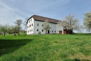 Ehemaliges Sacherl mit schöner Fernsicht nahe der bayerischen Grenze