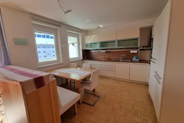 76m² Wohnfläche plus 8 m² Loggia plus Tiefgaragenplatz