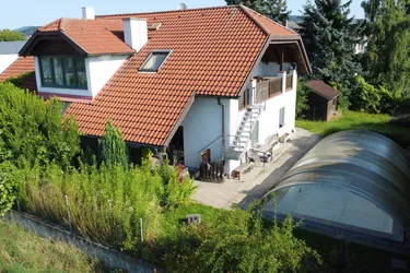  Vertikale Haushälfte im Obergeschoss mit Ausblick, Garten &amp; Pool - 15 Min. nach Linz!