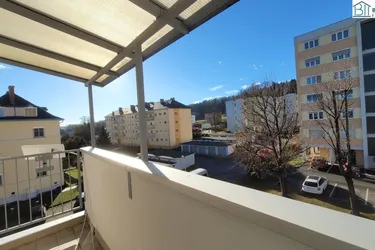 Großzügige 4 Zimmer mit 2 Balkonen und Ausblick