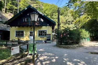 Traditionsreicher Gastronomiebetrieb mit Wohnung und beeindruckender Grundstücksgröße in Baden
