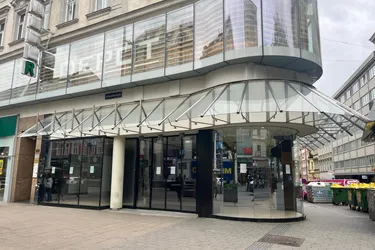 Eck-Geschäftslokal direkt auf der Mariahilfer Straße
