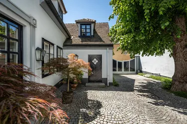 Expose Idyllisches Winzerhaus mit historischem Weinkeller, Pool und prachtvollen Garten