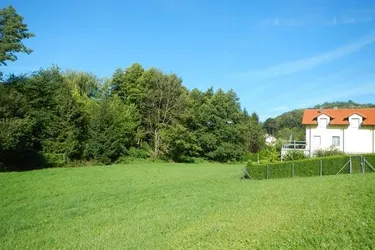 - UNI-Real - Neuer PREIS - mitten im Grün -