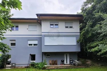 Riesiges Mehrfamilienhaus für 3 Familien - Preis auf Anfrage