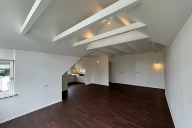 Top 1 – Dachgeschosswohnung mit Garten und Pavillon in Gmunden – Blick auf den Traunstein und Grünberg
