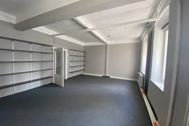 Perfektes, hohes, trockenes, beheiztes Lager mit kleinem Büro