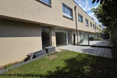 Entzückende Gartenwohnung in Ruhelage - liebenswerte Anlage mit Tiefgaragenplatz