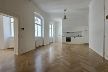 Traumhafte 2-Zimmer-Altbauwohnung in super zentraler Innenstadtlage