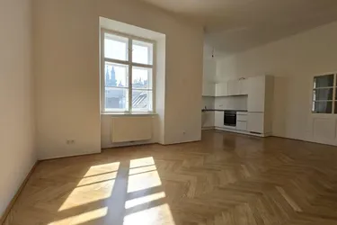 Super zentrale Innenstadtlage - Top-Zustand und ruhige Innenhofausrichtung - 4. STOCK OHNE LIFT