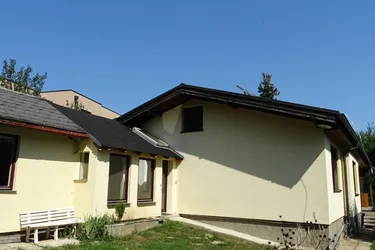 "VERSTECKTER" BUNGALOW im Herzen von Alland!