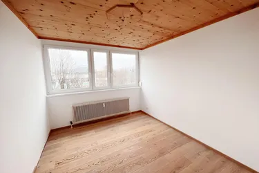 Top gepflegte und moderne 3-Zimmerwohnung in Zentrumsnähe mit Balkon und Lift