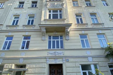 Tolle 3,5 Zimmerwohnung mit Loggia und allg. Garten neben U4 Station