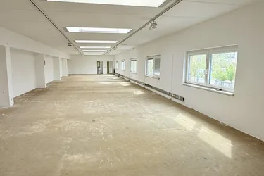 Bürofläche &amp; Showroom direkt bei U6 - belagsfertig