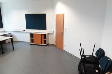 Schöne, gepflegte und geräumige Bürofläche mit ausreichend Parkmöglichkeiten, direkt an der Grenze zu Ungarn ...!